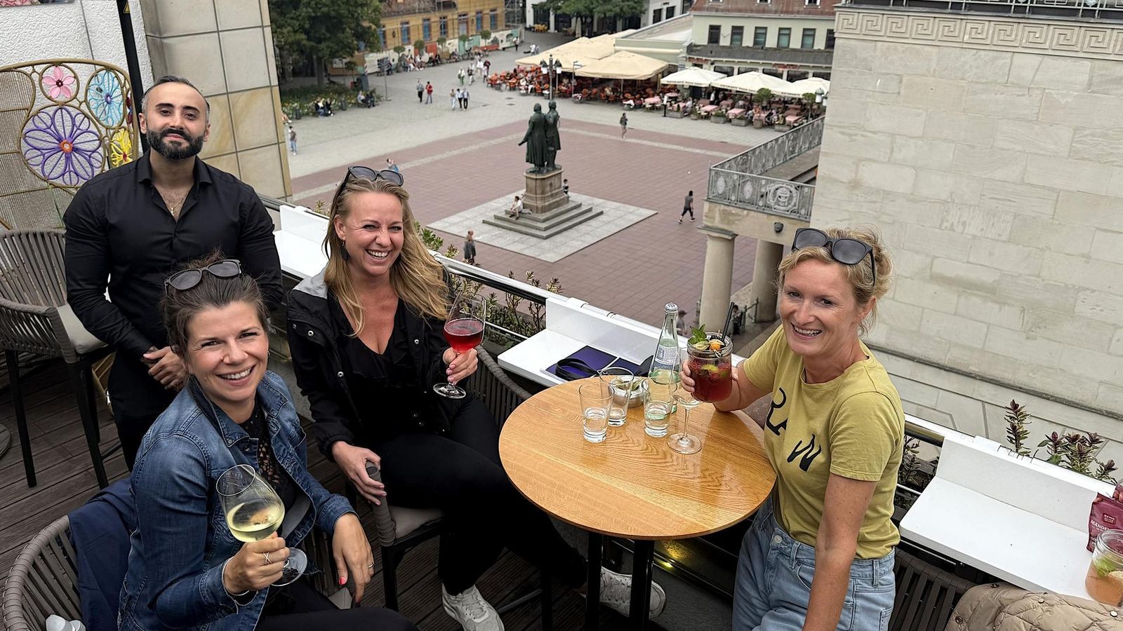 Neue-Skybar-in-Weimar-er-ffnet-Das-ist-wie-Urlaub-mitten-in-der-Stadt-