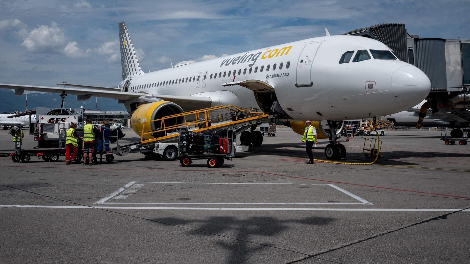 Antisemitismusvorwurf-gegen-Vueling-J-dische-Kinder-rausgeworfen-
