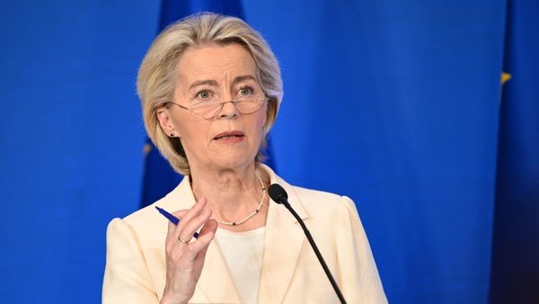 Zollstreit: Ursula von der Leyen will sich mit Trump treffen