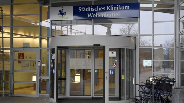 Dauerthema Parken: Anwohnern des Klinikums Wolfenbüttel „kocht das Blut“