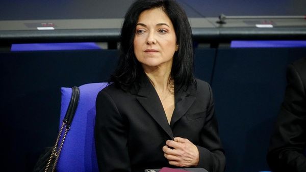 Vlada in gospodarstvo razhajata glede podaljšanja delovne dobe