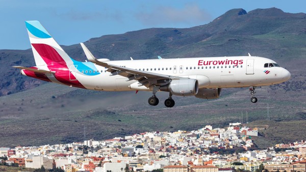 Tragödie auf Eurowings-Flug zum Flughafen Hamburg: Passagier stirbt