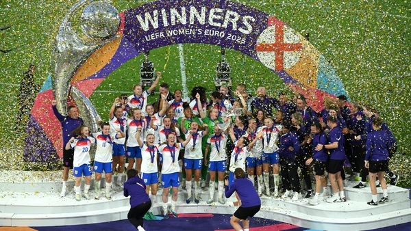 Happy End vom Elferpunkt! Engländerinnen jubeln erneut über EM-Titel