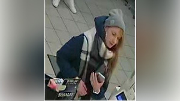 Policija išče žensko, ki je prevzela paket s ponarejenim dokumentom