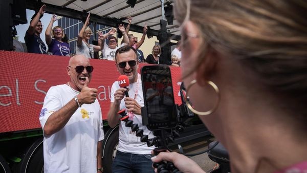 WAZ live: Großer Kirmesumzug zur Cranger Kirmes