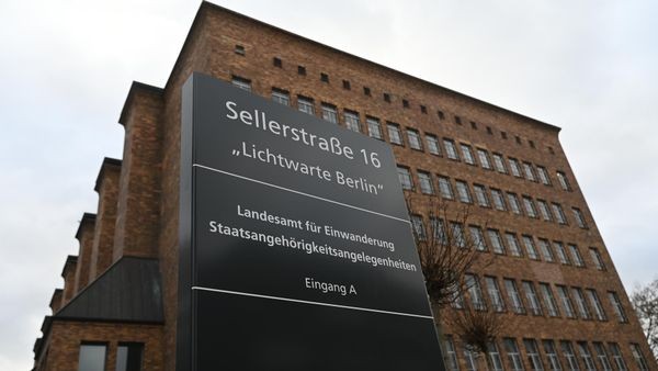 Korupcijski škandal pretresa berlinsko priseljensko urad