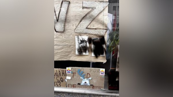 Unbekannte beschmieren das Parteibüro der Linken in Bochum