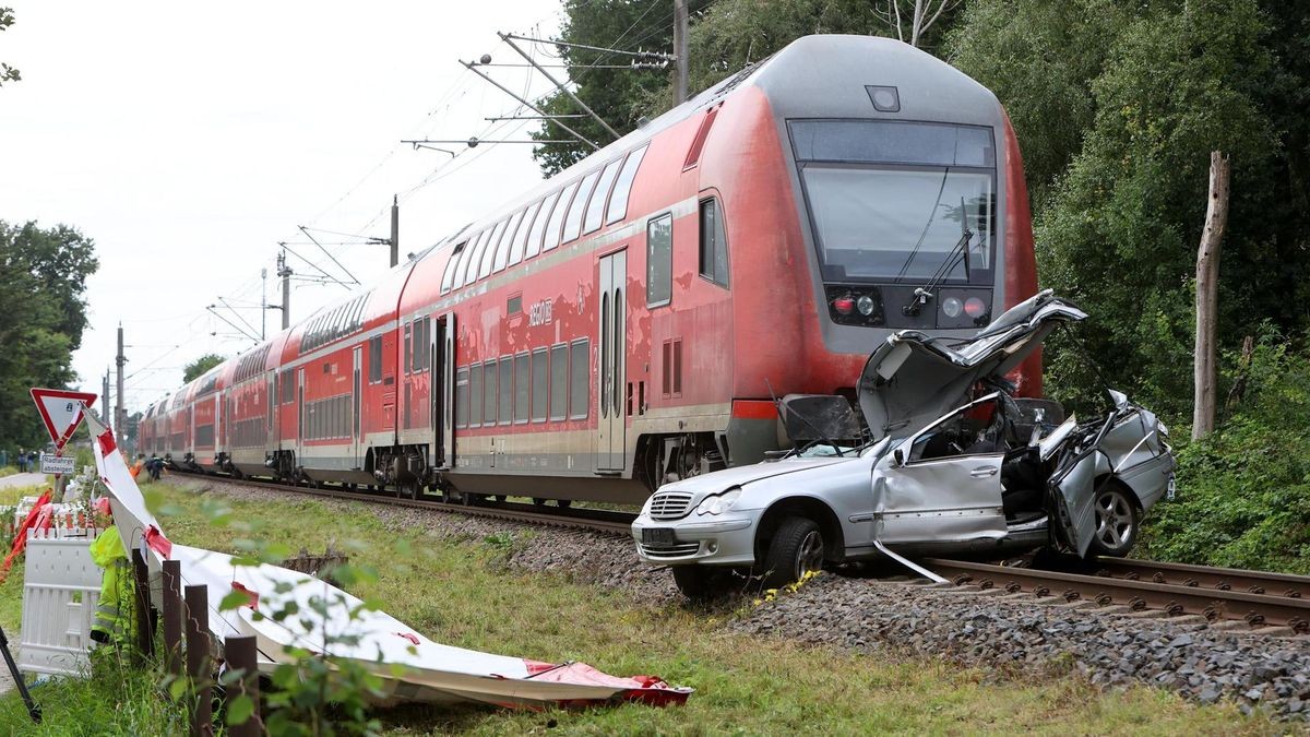 Aneinander vorbei oder die Annäherung Unfall in Niedersachsen: Tödlicher Zusammenprall von Regio