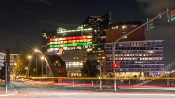 Hamburg bekennt Farbe: Diese Gebäude leuchten wie Regenbogen