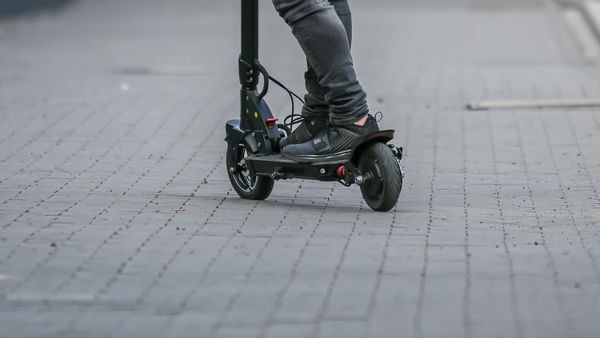 Essen: Drogendealer auf E-Scooter von Polizei angehalten