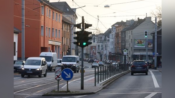 Nachts durch Bochumer City gerast: Fahrer müssen blechen