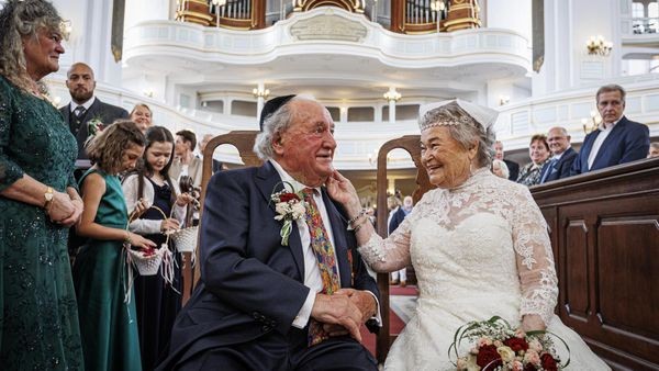 Bewegende Szenen im Michel: Ehepaar Buterfas feiert Gnadenhochzeit