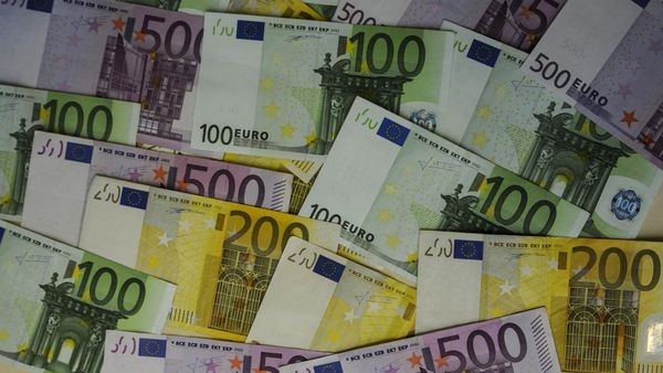 Dreiste Betrugsmasche: Ehepaar (91, 95) um hohe Summe betrogen