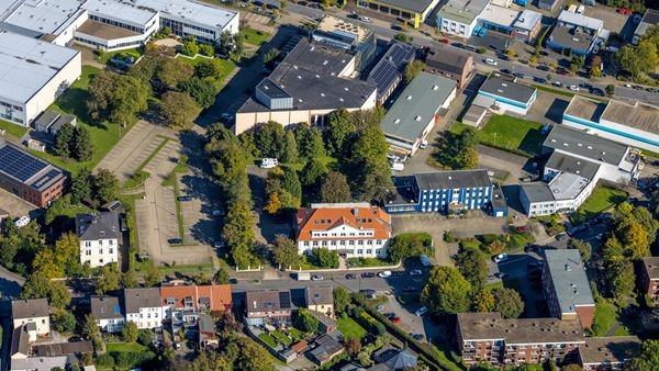 SEK stürmt Wera Forum: Seltene Einblicke ins Innere der Sekte