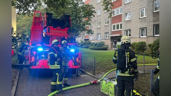 Wohnung in Mülheim brennt aus: Bewohner wird schwer verletzt