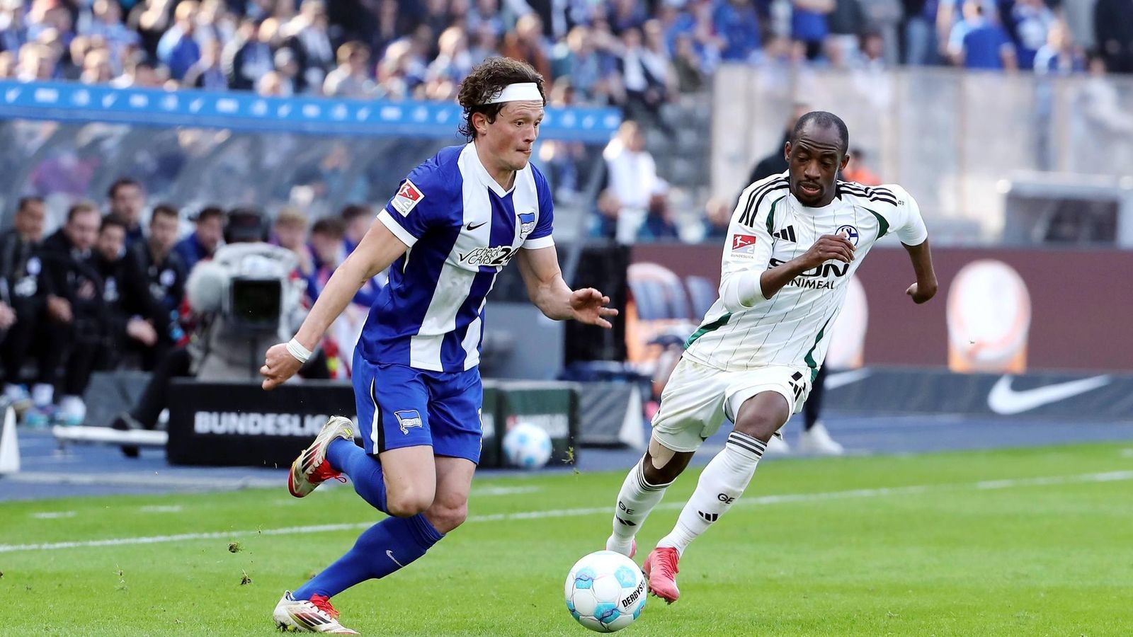 Saisonstart-am-Abend-Besteht-Hertha-BSC-auf-Schalke-