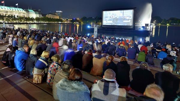 Kostenloses Open-Air-Event: Wann der Jungfernstieg zum Kinosaal wird