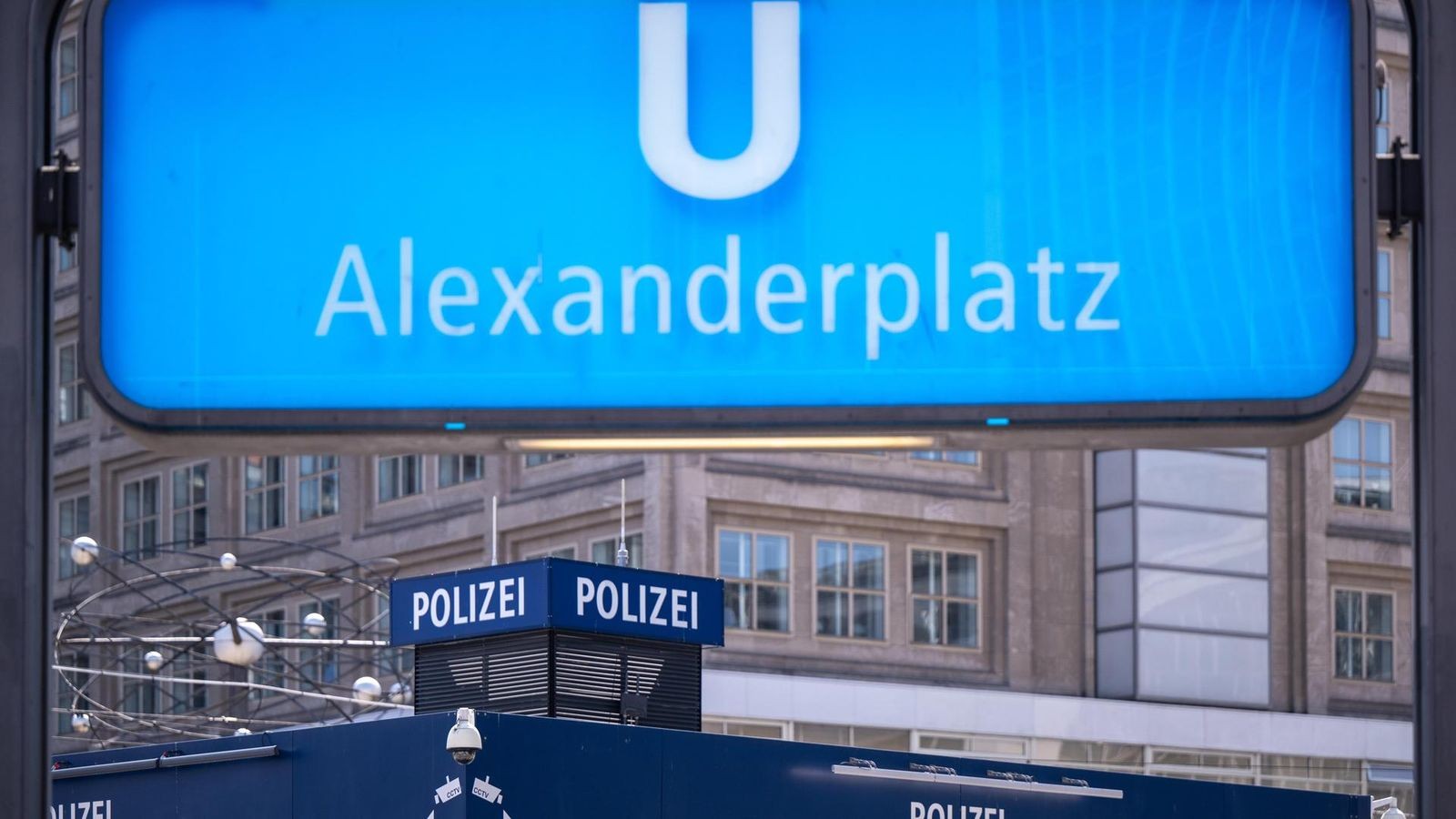 Polizei-und-Feuerwehr-sollen-bald-selbst-ihre-Wachen-malern