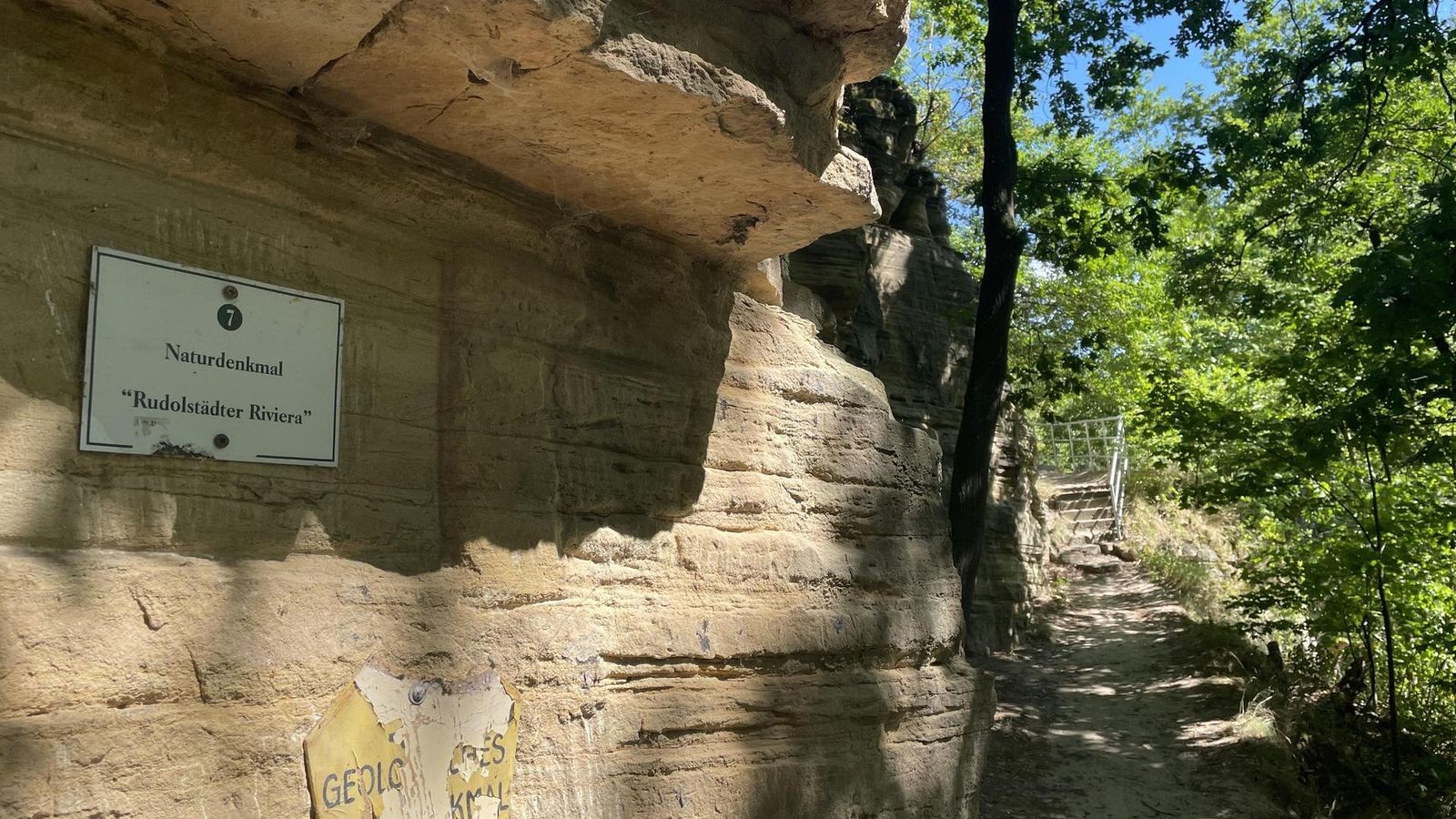 Akute Steinschlaggefahr: Beliebter Wanderweg bei Rudolstadt schon wieder ...