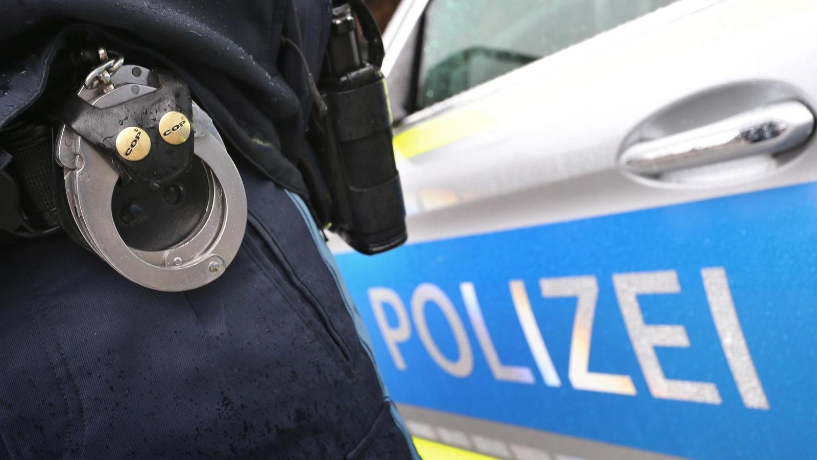 Polizisten-von-Kampfhund-angegriffen