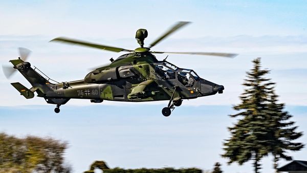 Manöver im Schutz der Dunkelheit: Kampfhubschrauber über NRW