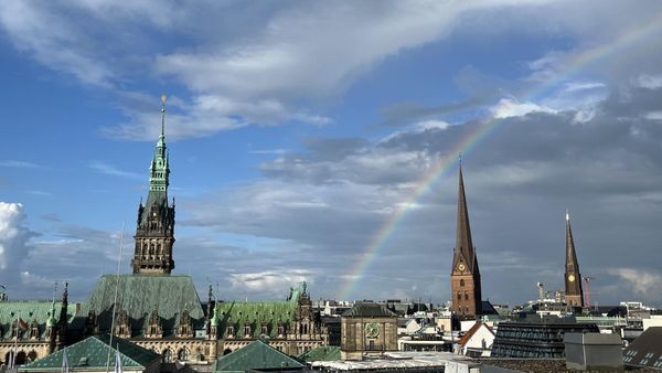 Regen färbt Hamburgs Himmel ein – und lässt DESY-Keller volllaufen