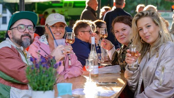 Weinfest im Essener Stadtgarten startet: Das sind die Fotos