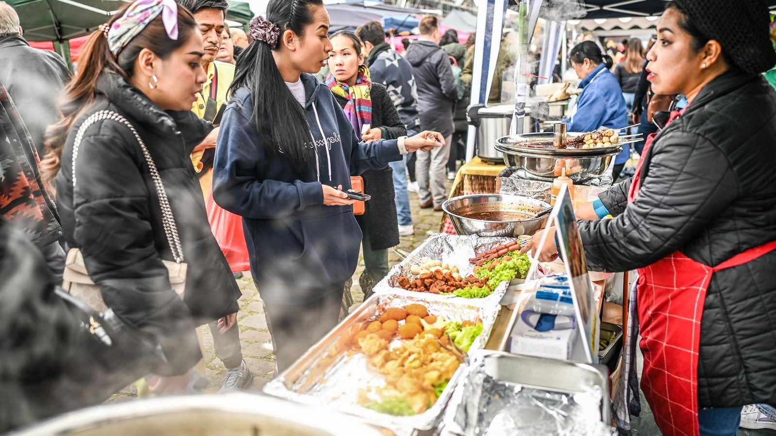 Oberhausen-Thail-ndisches-Sommerfest-startet-mit-Streetfood