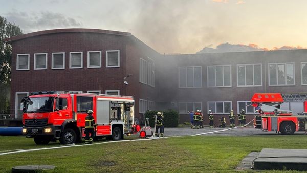 Brand im Wasserwerk: Feuerwehr steht vor verschlossener Tür