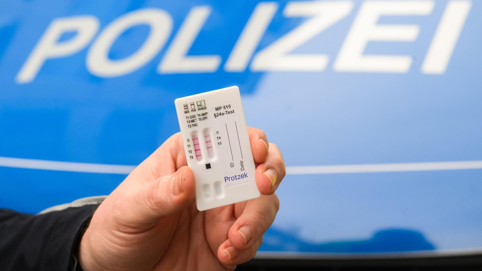 Polizei-Rauschhafte-Weihnachten-auf-Stra-en-im-Kreis-Gifhorn