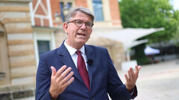 Nemški minister za kulturo prepovedal spolno občutljivo govorico v uradnih dokumentih