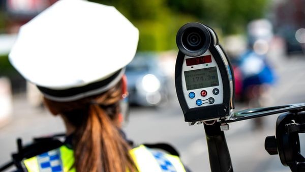 Mit 128 km/h durch Hamburg: Polizei schnappt Motorrad-Raser