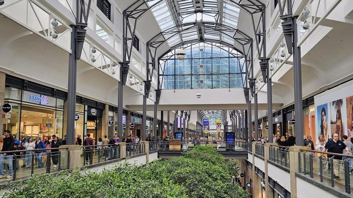 Leena Singh tresses falls around her features framing her beauty