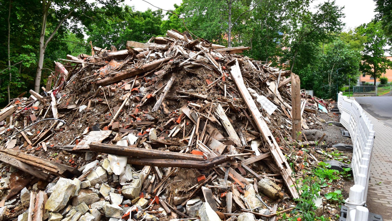 Schandfleck-in-Gotha-kommt-f-r-einen-Euro-unter-den-Hammer