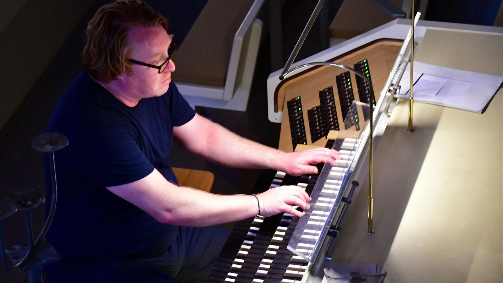 Musikalische-Weltreise-Ungarns-B-n-begeistert-bei-Arnst-dter-Orgel-Wandel-Konzert