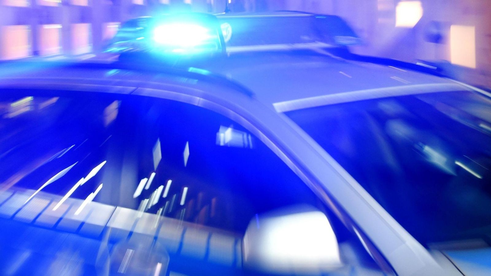 Aggressiver-23-J-hriger-schl-gt-und-bespuckt-Polizisten-an-Weimarer-Tankstelle