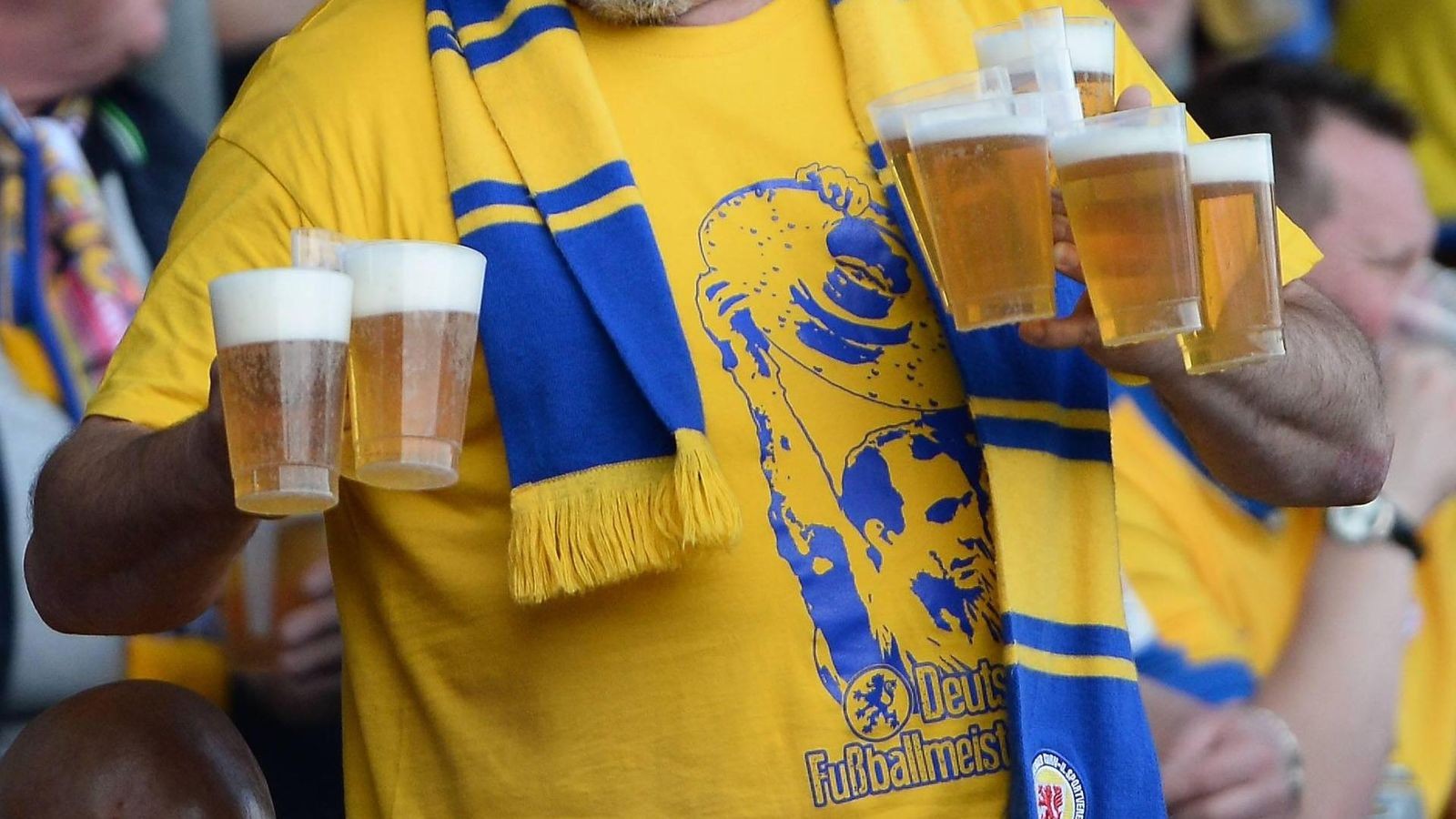 Catering-Bier-und-Wurst-werden-teurer-im-Eintracht-Stadion