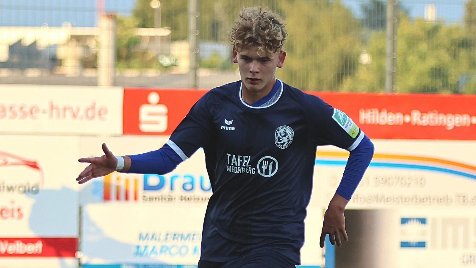 Regionalliga-Velberter-Youngster-hei-auf-Flutlichtspiel-im-Bochumer-Ruhrstadion