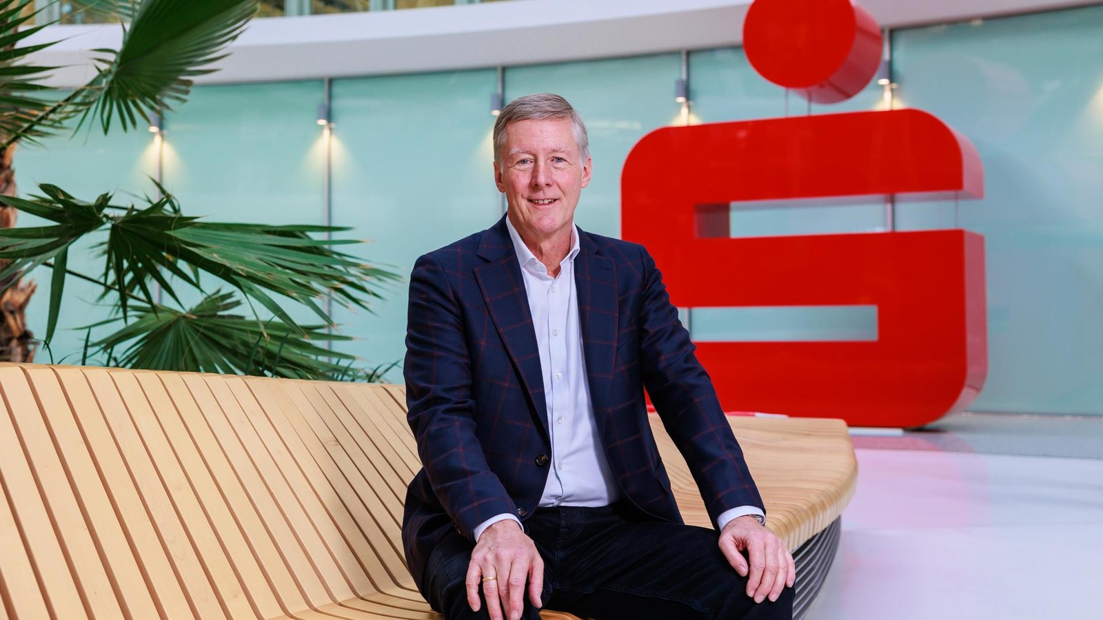 -Abendblatt-hilft-bekommt-20-000-Euro-Spende-durch-Haspa-Lotteriesparen