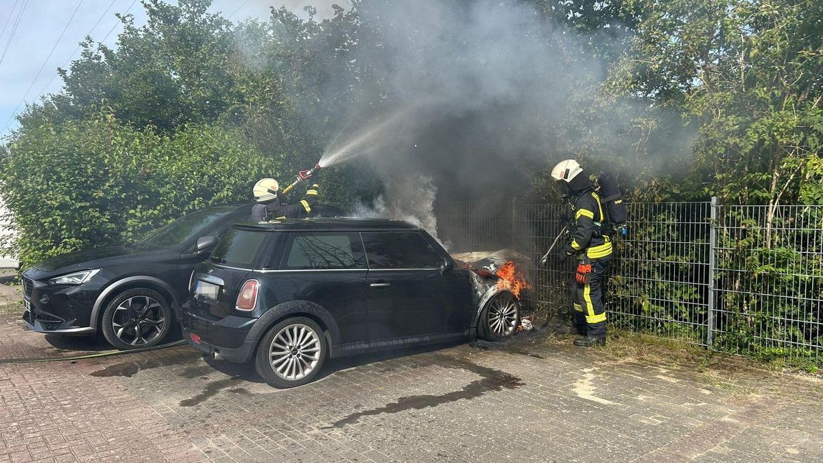 Feuerwehr Fallersleben Autobrand Lange Stücke