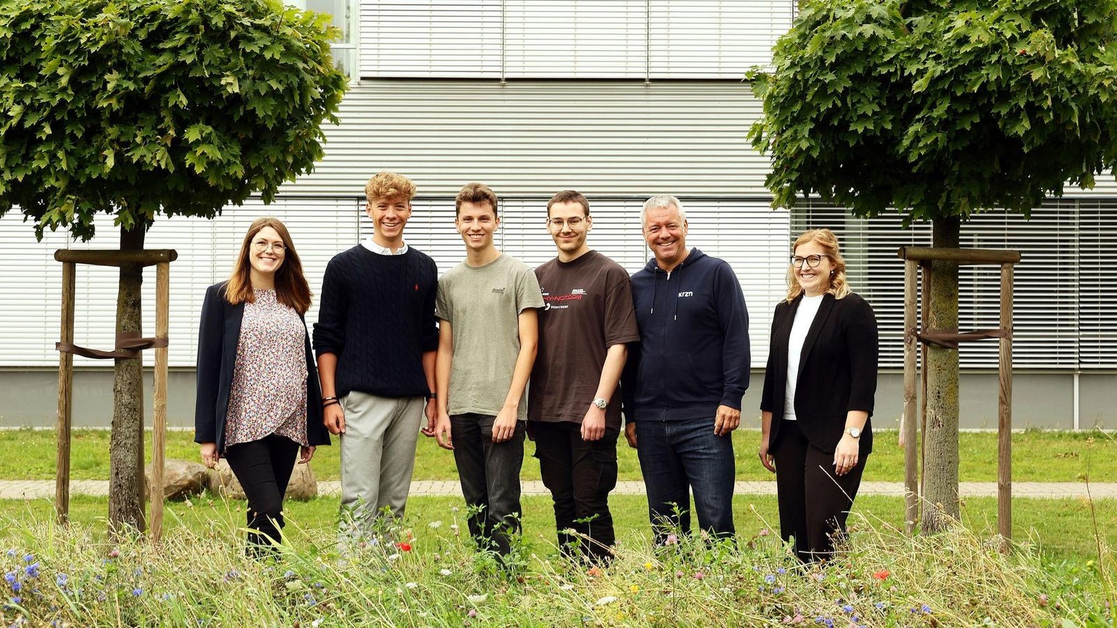 Zwei-Azubis-und-ein-Student-starten-beim-KRZN-ihre-Ausbildung