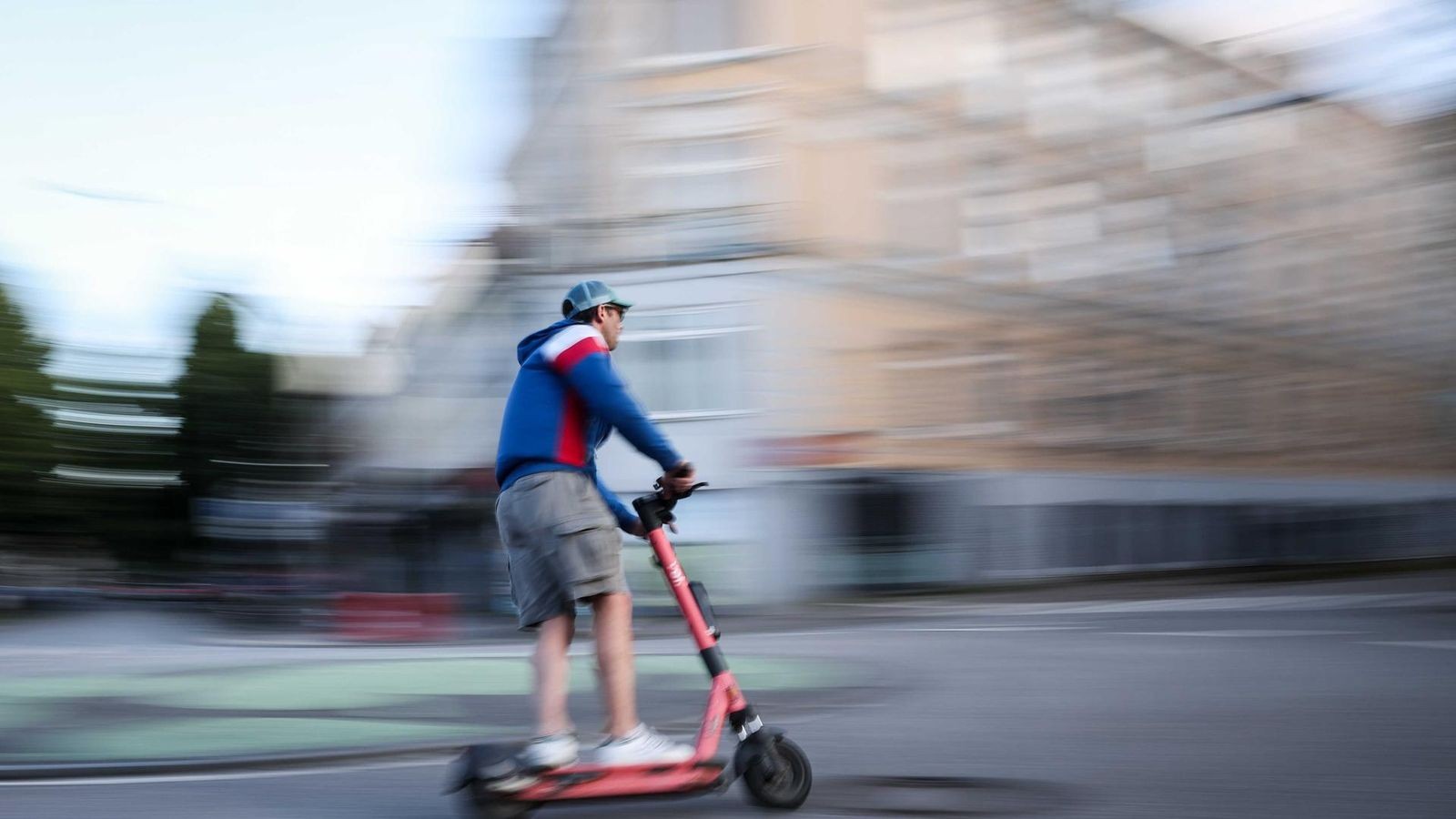 E-Scooter-zu-langsam-Autofahrer-verpr-geln-Rollerfahrer