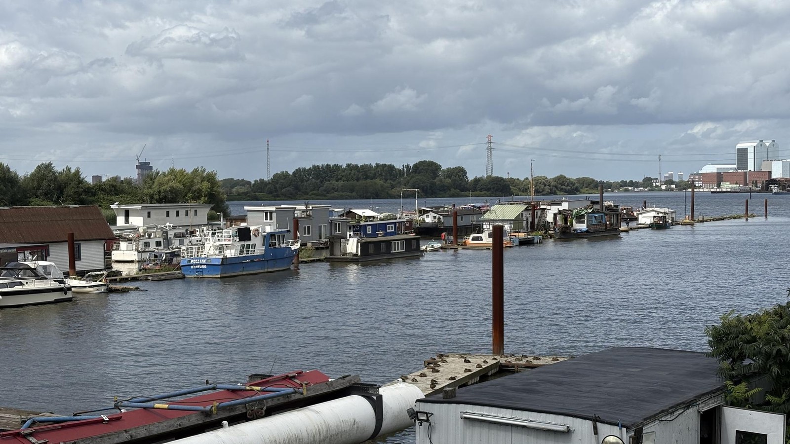 Jacht-sinkt-im-Holzhafen-Moorfleet-THW-im-Einsatz