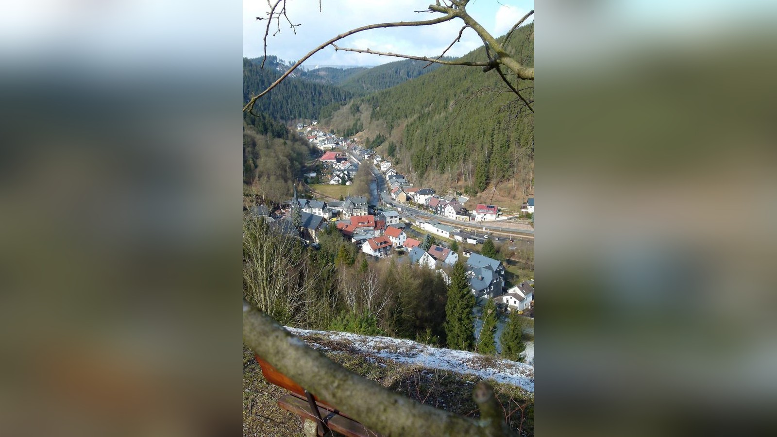 Motorradfahrer-am-Sonnabend-bei-Unfall-im-Schwarzatal-schwer-verletzt