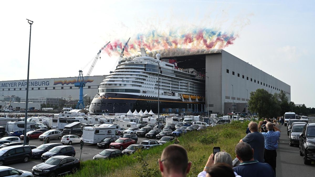 Meyer Werft dockt das Kreuzfahrtschiff 