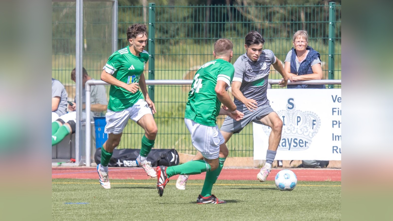 Bad-Berkas-St-rmer-macht-es-im-Stile-von-Manuel-Neuer