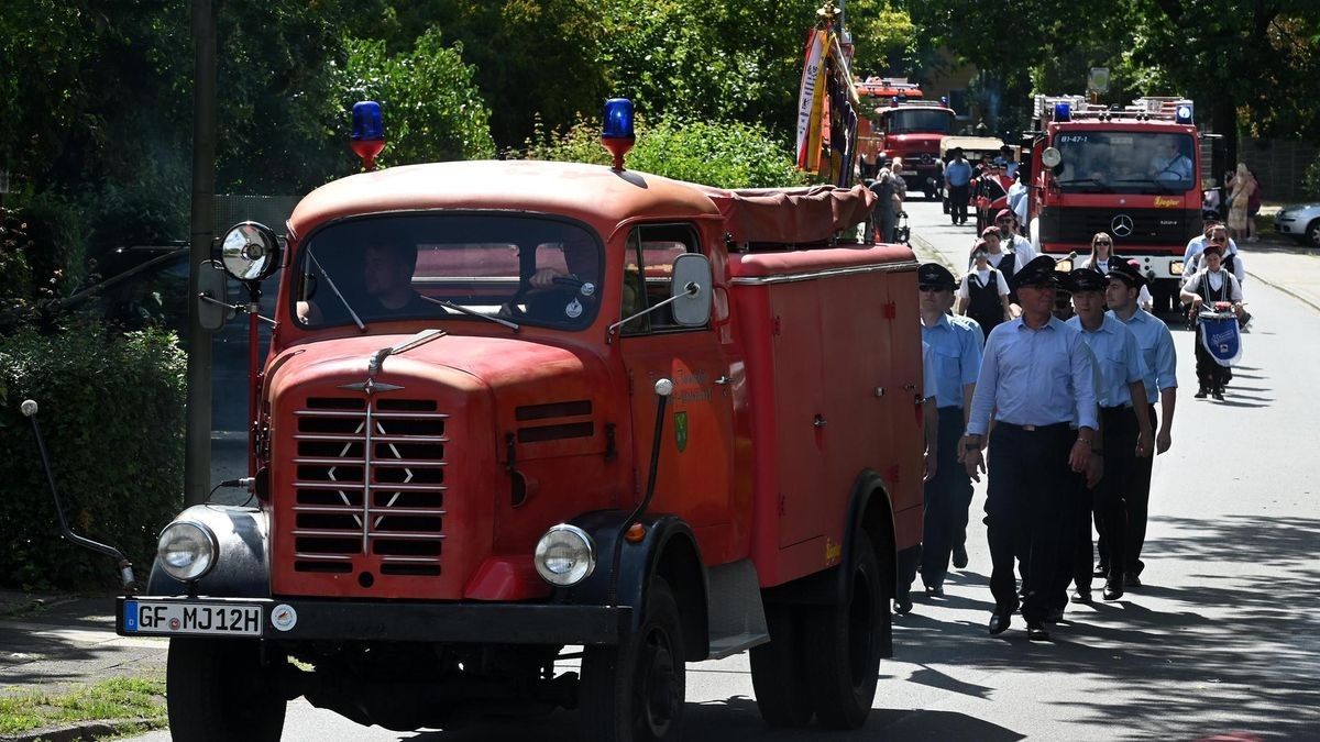 Umzug Feuerwehr 150 jahre Fallersleben