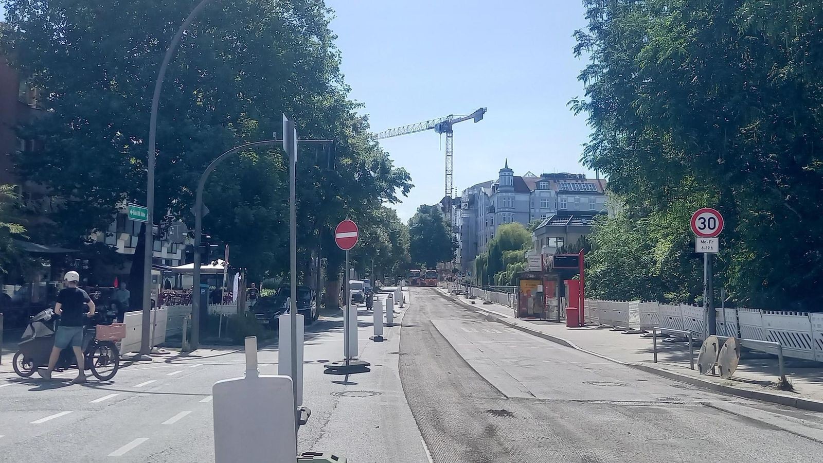 Hofweg-in-Hamburg-gesperrt-und-stadteinw-rts-geht-nichts-mehr