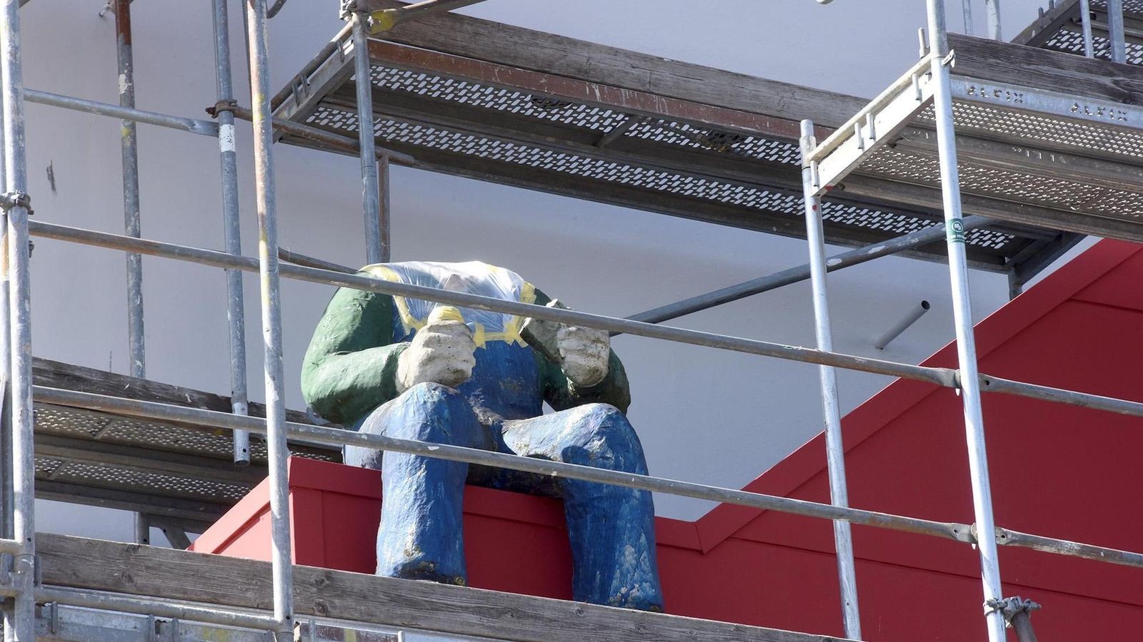 Unbekannte-T-ter-zerst-ren-bekanntes-Kunstwerk-in-Braunschweig