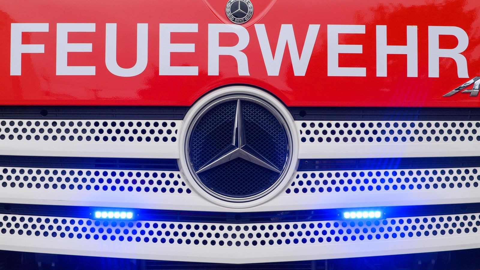 Traktor-geht-beim-M-hen-im-Harz-pl-tzlich-in-Flammen-auf